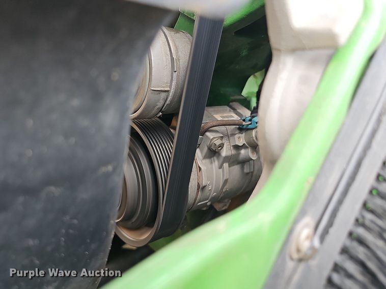 image for item DS4647 2019 John Deere 9520R Scraper Special 4WD tractor