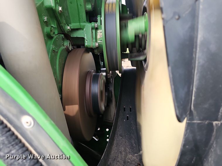 image for item DS4647 2019 John Deere 9520R Scraper Special 4WD tractor