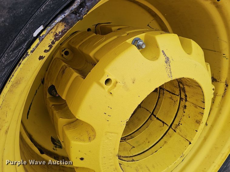 image for item DS4647 2019 John Deere 9520R Scraper Special 4WD tractor