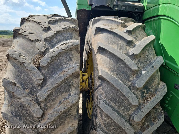 image for item DS4647 2019 John Deere 9520R Scraper Special 4WD tractor