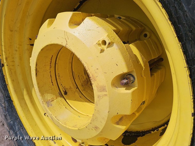 image for item DS4647 2019 John Deere 9520R Scraper Special 4WD tractor