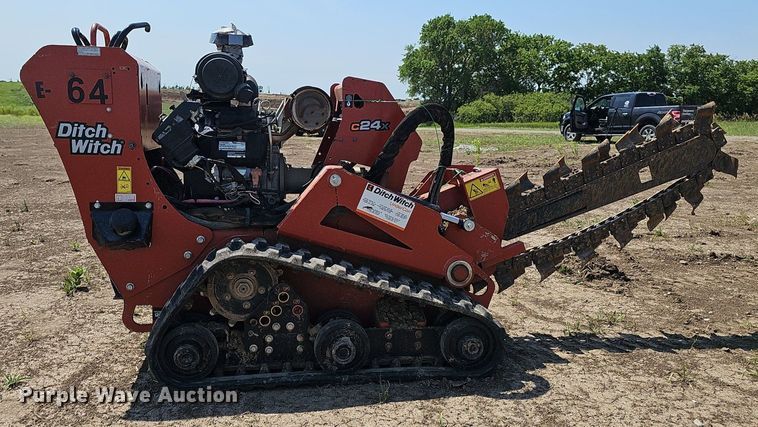 image for item DS4649 2017 Ditch Witch C24X trencher
