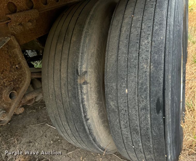 image for item LF9851 2001 Wabash  dry van trailer