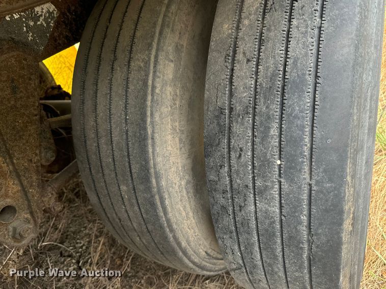 image for item LF9851 2001 Wabash  dry van trailer