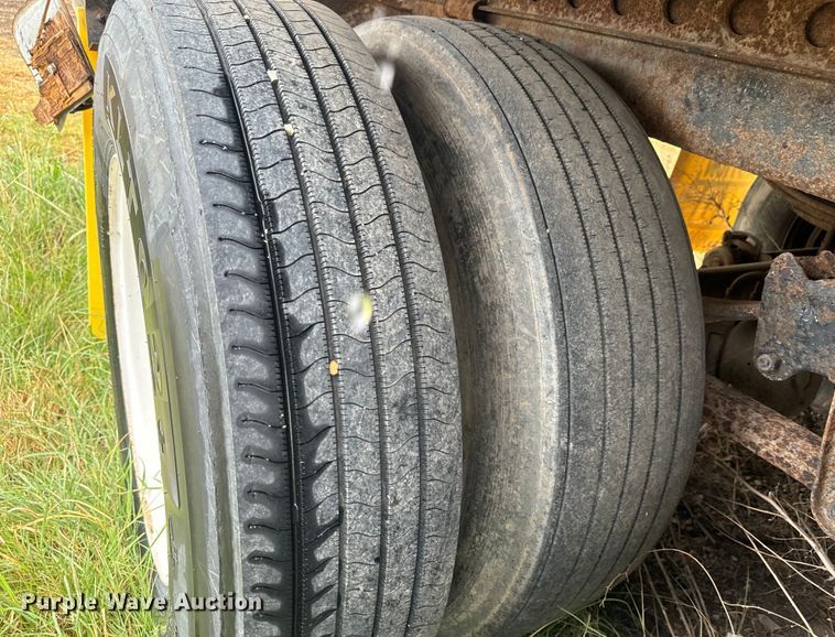 image for item LF9851 2001 Wabash  dry van trailer