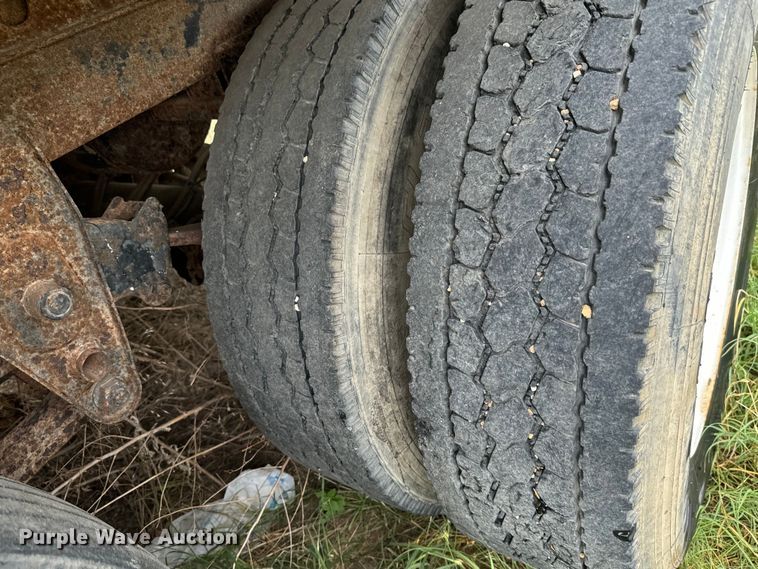 image for item LF9851 2001 Wabash  dry van trailer