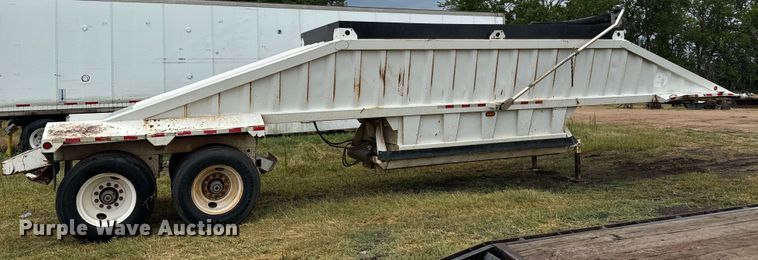 image for item LF9852 2013 Construction Trailers Specialist  BDT-40 bottom dump trailer