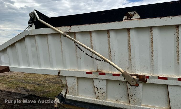 image for item LF9852 2013 Construction Trailers Specialist  BDT-40 bottom dump trailer