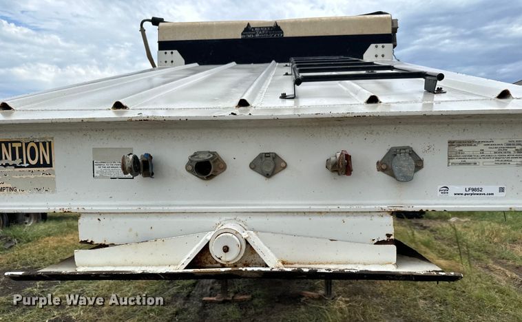 image for item LF9852 2013 Construction Trailers Specialist  BDT-40 bottom dump trailer