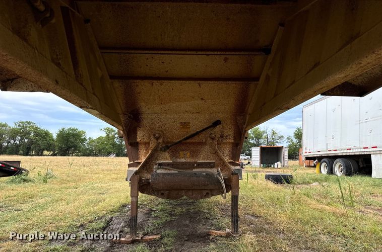 image for item LF9852 2013 Construction Trailers Specialist  BDT-40 bottom dump trailer