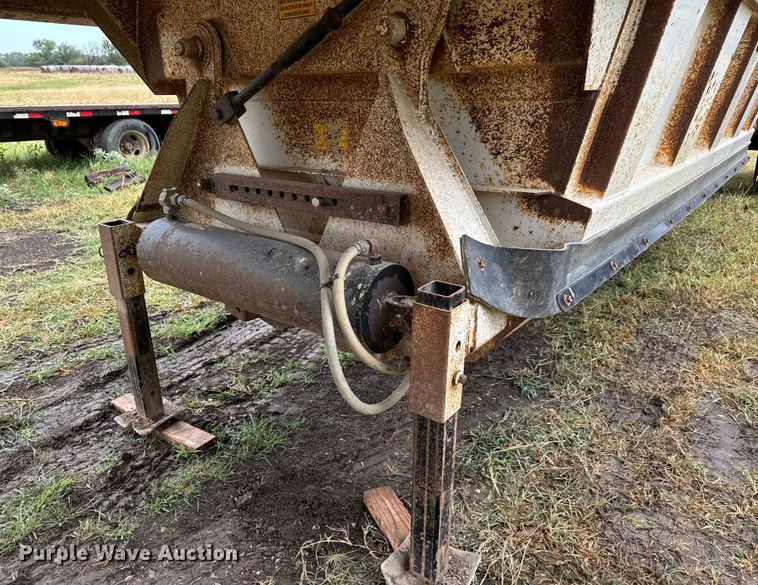 image for item LF9852 2013 Construction Trailers Specialist  BDT-40 bottom dump trailer