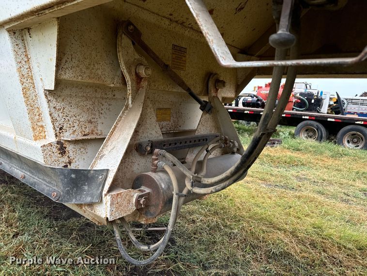 image for item LF9852 2013 Construction Trailers Specialist  BDT-40 bottom dump trailer