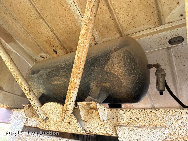 image for item LF9852 2013 Construction Trailers Specialist  BDT-40 bottom dump trailer