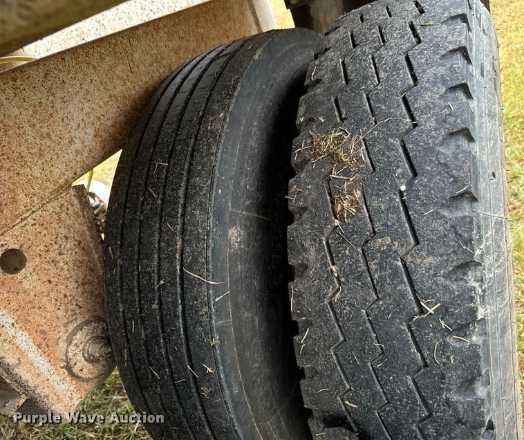 image for item LF9852 2013 Construction Trailers Specialist  BDT-40 bottom dump trailer