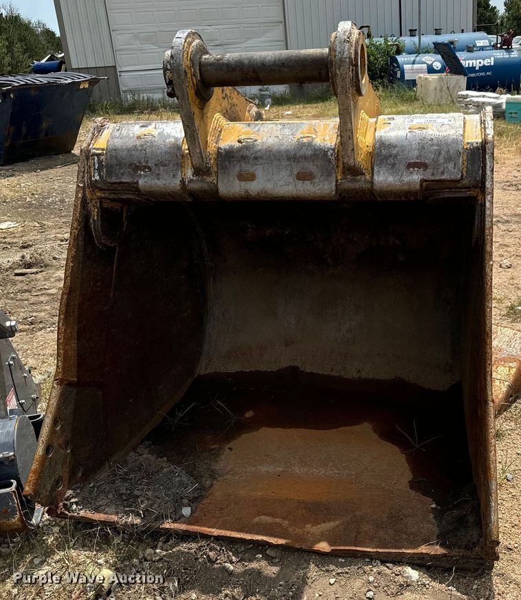 image for item LF9856 2016 John Deere excavator bucket