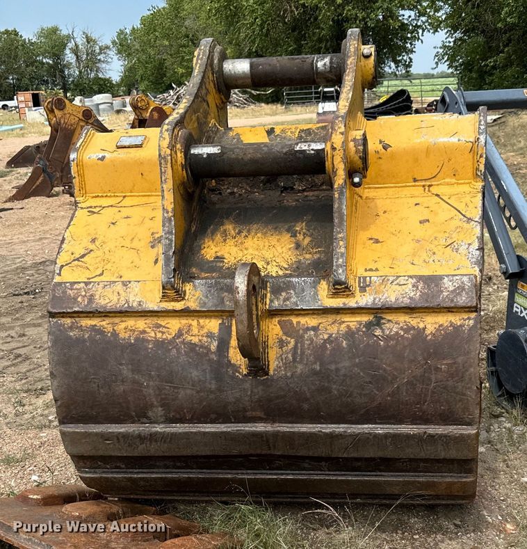 image for item LF9856 2016 John Deere excavator bucket