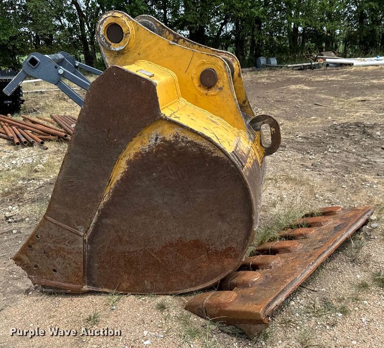 image for item LF9856 2016 John Deere excavator bucket