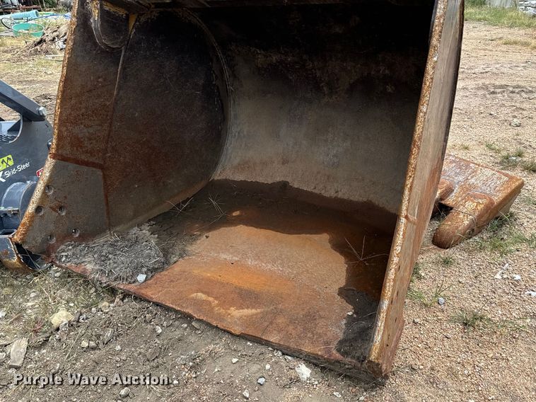 image for item LF9856 2016 John Deere excavator bucket