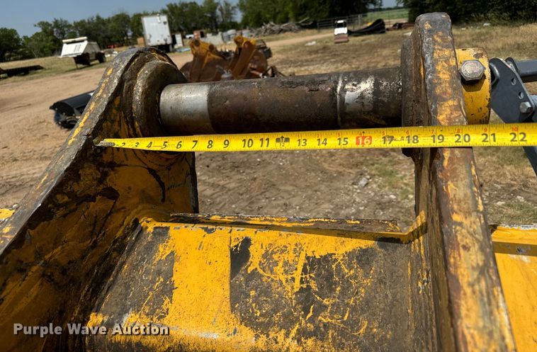 image for item LF9856 2016 John Deere excavator bucket