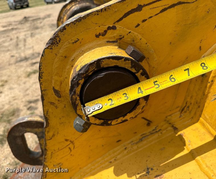 image for item LF9856 2016 John Deere excavator bucket