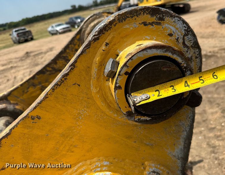 image for item LF9856 2016 John Deere excavator bucket