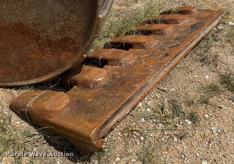 image for item LF9856 2016 John Deere excavator bucket