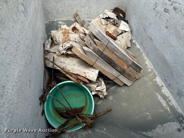 image for item LF9857 Haugen HCH-M75 concrete hopper