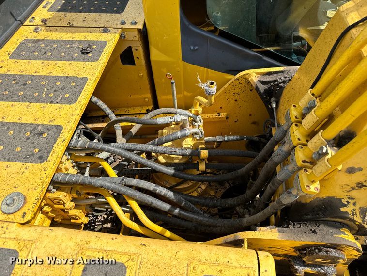 image for item LF9858 2010 Komatsu PC200 LC-8 excavator