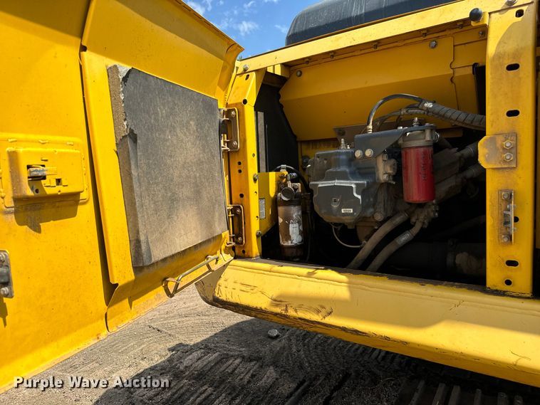 image for item LF9858 2010 Komatsu PC200 LC-8 excavator