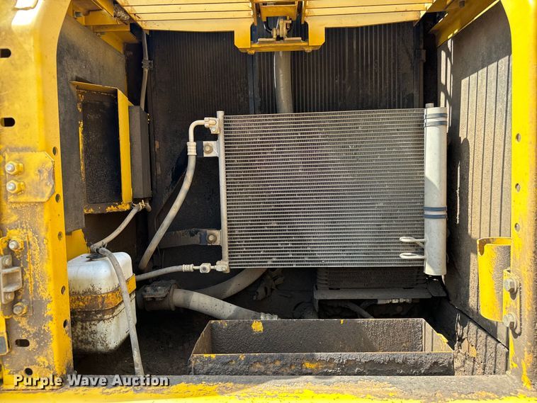 image for item LF9858 2010 Komatsu PC200 LC-8 excavator