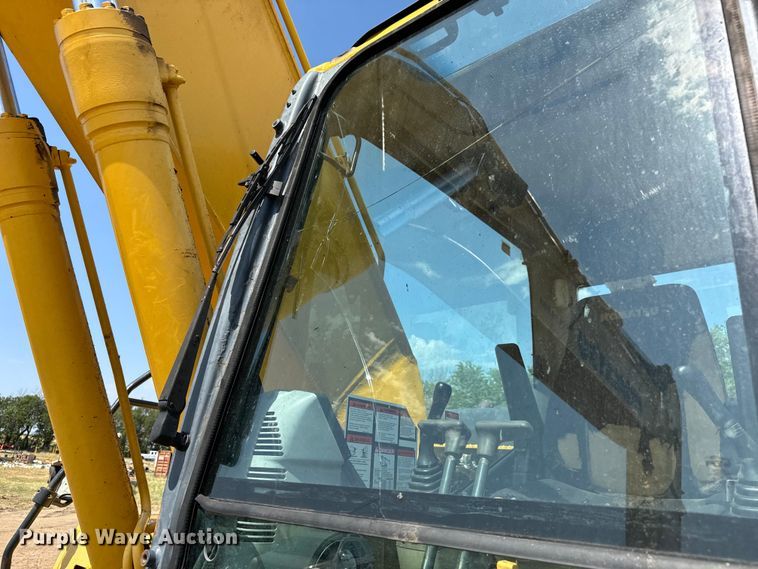 image for item LF9858 2010 Komatsu PC200 LC-8 excavator