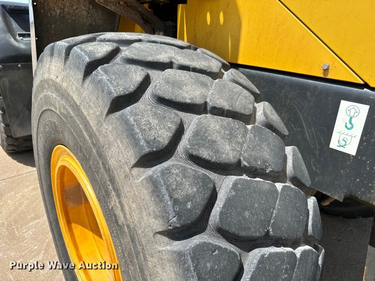 image for item LF9862 2014 Komatsu  WA270-7 wheel loader