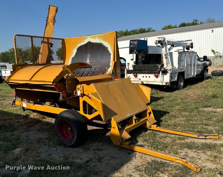 image for item LF9941 Duratech Haybuster 2564 bale processor