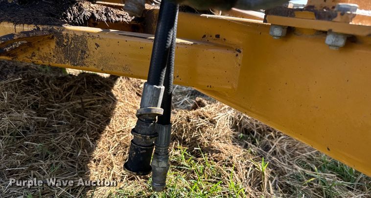 image for item LF9941 Duratech Haybuster 2564 bale processor