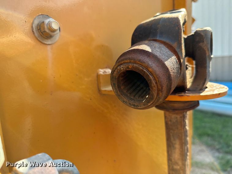 image for item LF9941 Duratech Haybuster 2564 bale processor