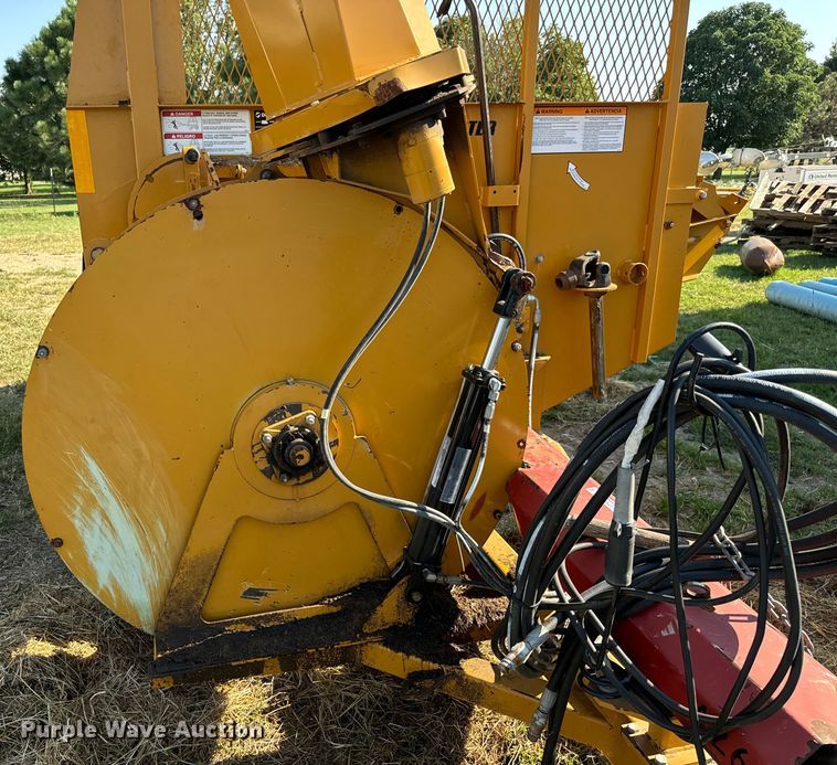 image for item LF9941 Duratech Haybuster 2564 bale processor