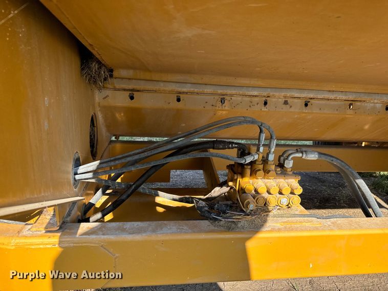 image for item LF9941 Duratech Haybuster 2564 bale processor