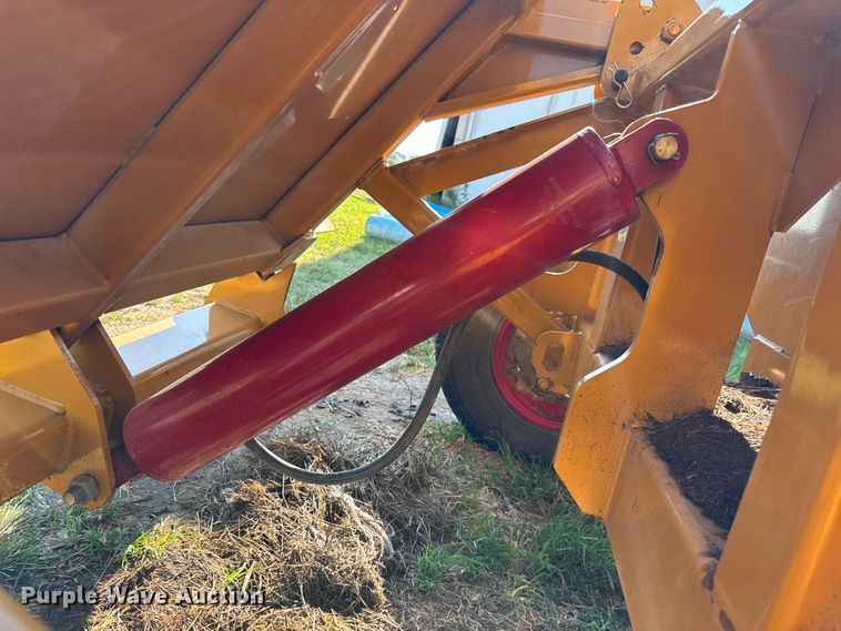 image for item LF9941 Duratech Haybuster 2564 bale processor