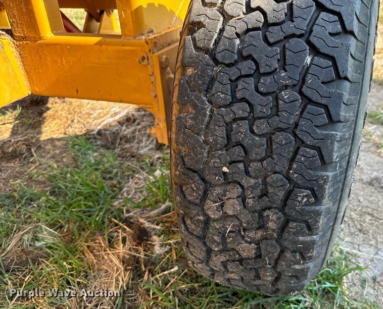 image for item LF9941 Duratech Haybuster 2564 bale processor