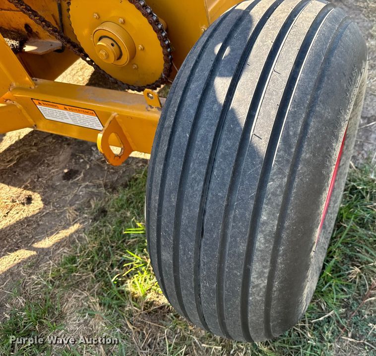 image for item LF9941 Duratech Haybuster 2564 bale processor