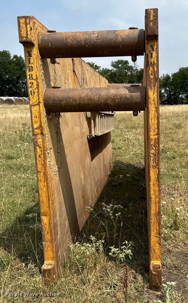 image for item LF9960 Trench box