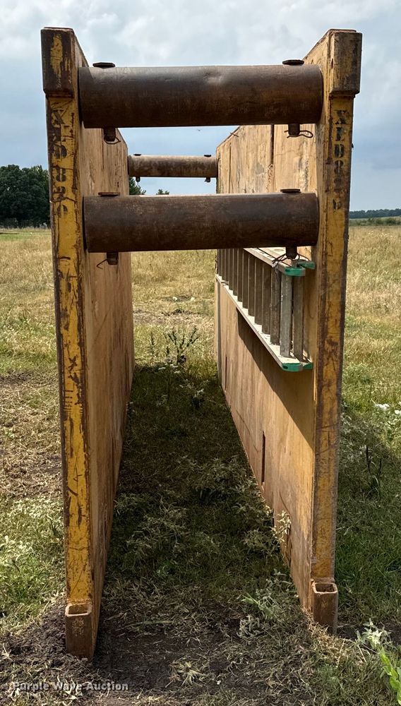 image for item LF9960 Trench box