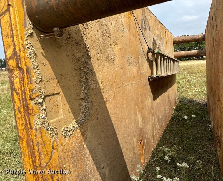 image for item LF9960 Trench box