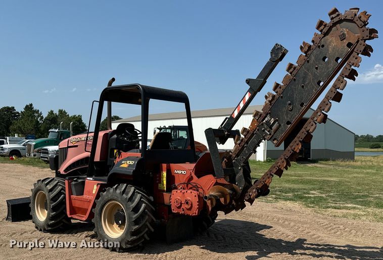 image for item MU9963 2014 Ditch Witch RT100 trencher