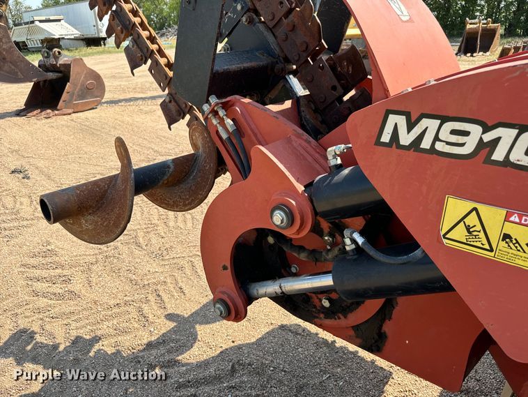 image for item MU9963 2014 Ditch Witch RT100 trencher