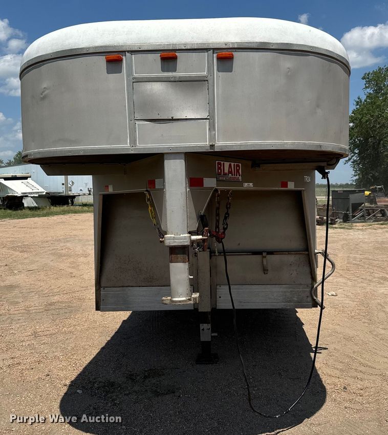 image for item MU9964 1980 Blair  TR24 livestock trailer