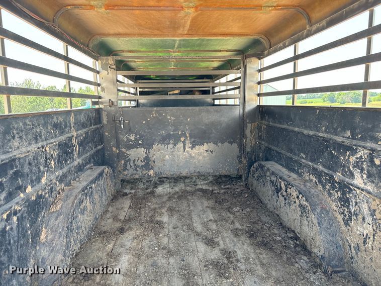 image for item MU9964 1980 Blair  TR24 livestock trailer
