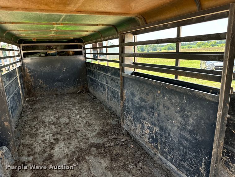 image for item MU9964 1980 Blair  TR24 livestock trailer