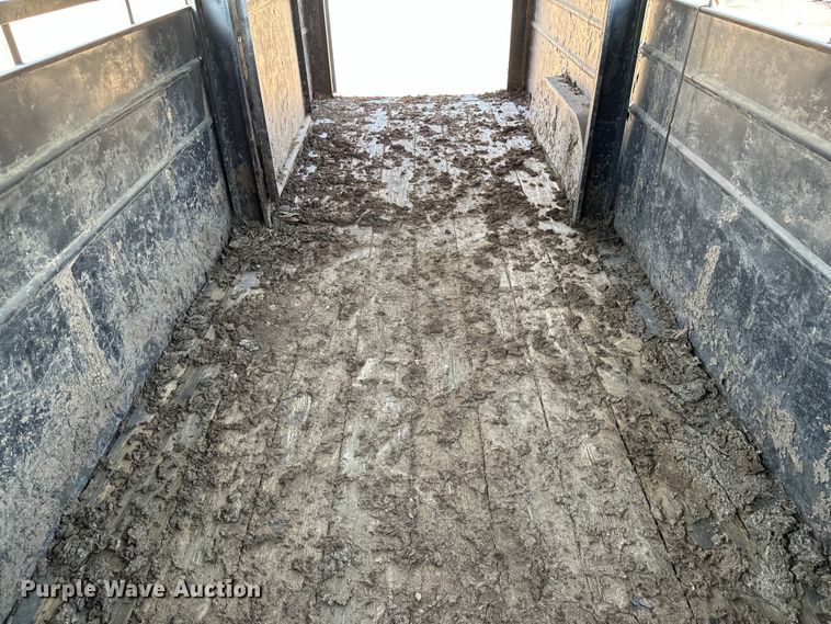 image for item MU9964 1980 Blair  TR24 livestock trailer