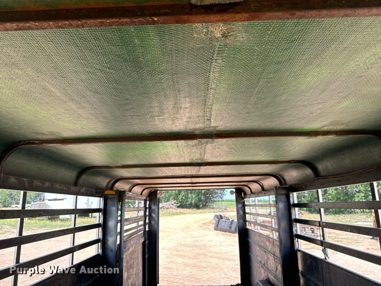 image for item MU9964 1980 Blair  TR24 livestock trailer
